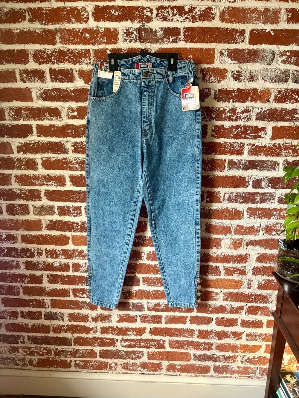 NWT 80s Vintage Jordache Acid Wash Tapered Leg Jeans w/ gold details
